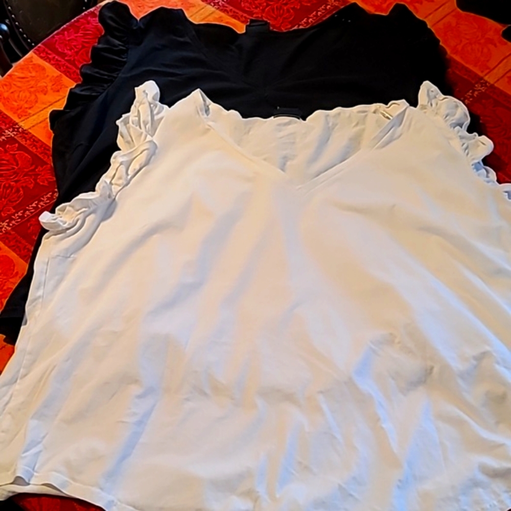 Black & White City Chic Casual Tops